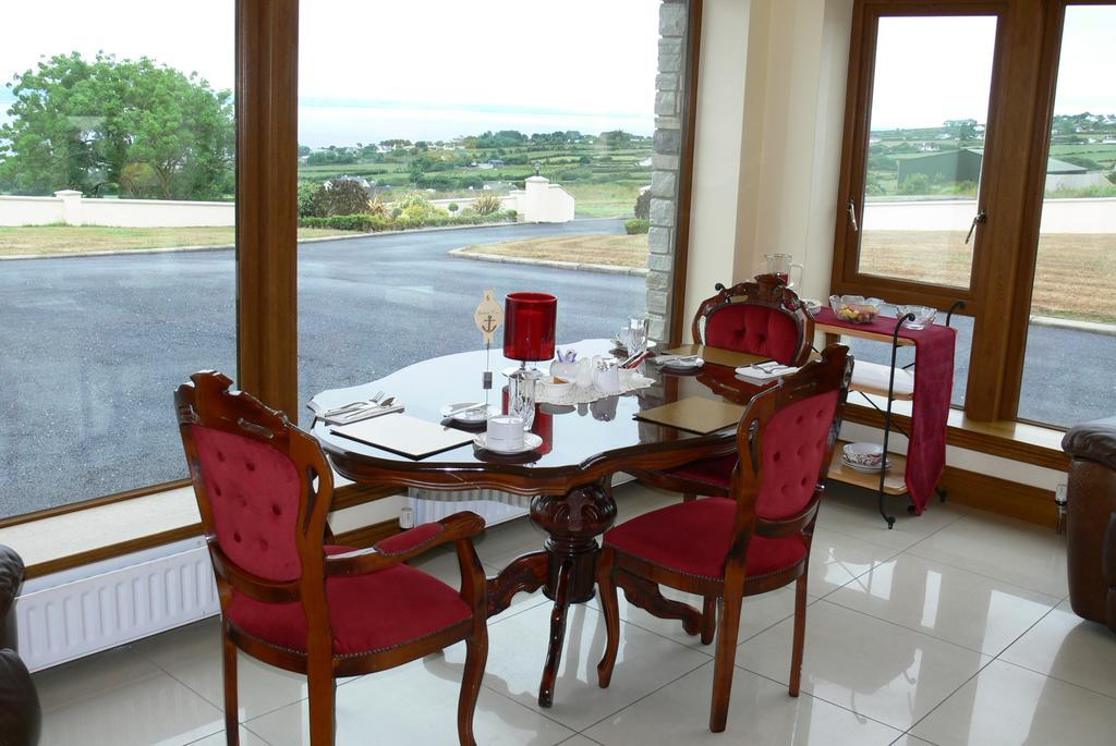 Templeview Lodge Грийнкасъл Екстериор снимка
