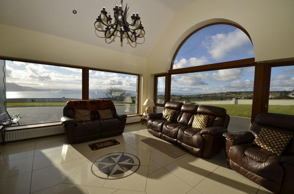 Templeview Lodge Грийнкасъл Екстериор снимка